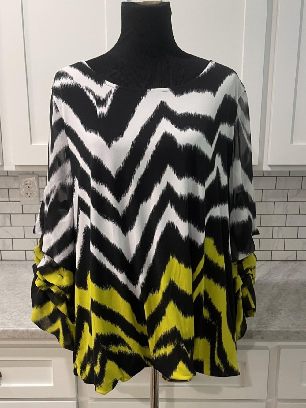 Alfani Tunic Blouse Womens 3X Black White Yellow Chevron Ruffle Sleeve Top Shirt